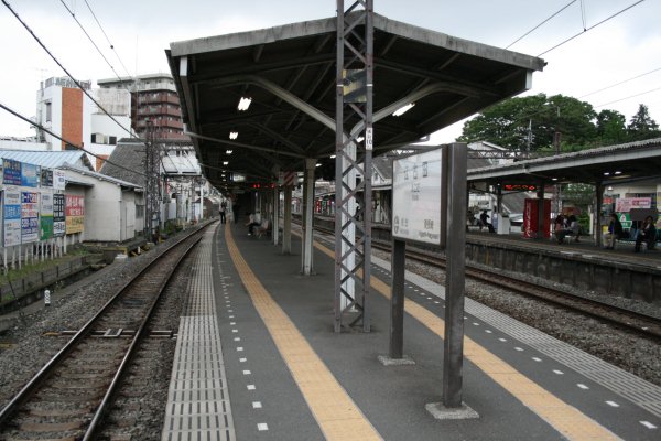 西武鉄道池袋線【江古田駅】ホーム上屋古レール全景