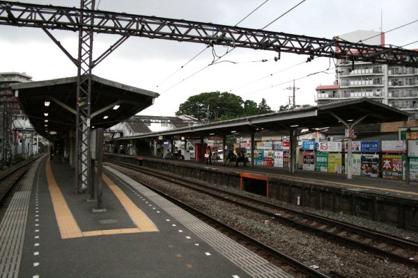 西武鉄道池袋線【江古田駅】ホーム上屋古レール全景