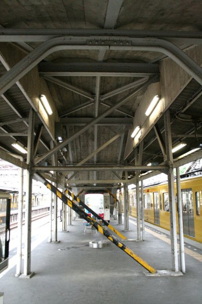 西武鉄道池袋線【江古田駅】跨線橋古レール架構