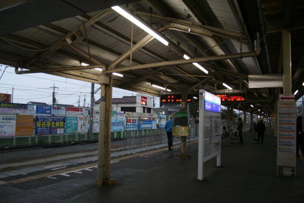 西武鉄道池袋線【保谷駅】ホーム上屋古レール架構