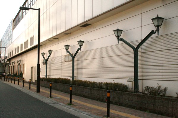 西武鉄道池袋線【中村橋駅】街路灯古レール全景