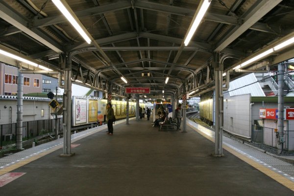 西武鉄道池袋線【大泉学園駅】ホーム上屋古レール全景