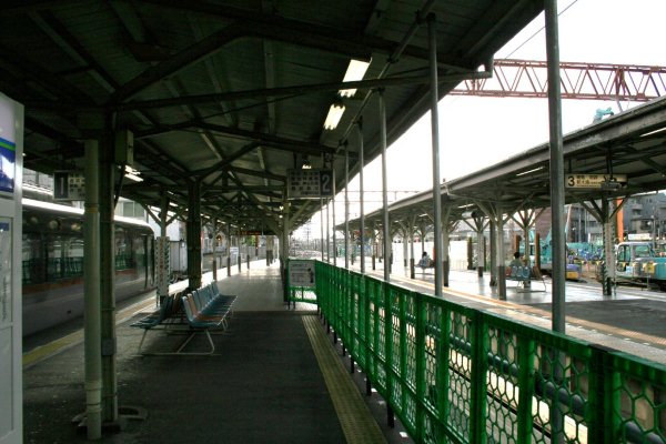 西武鉄道池袋線【石神井公園駅】ホーム上屋古レール架構