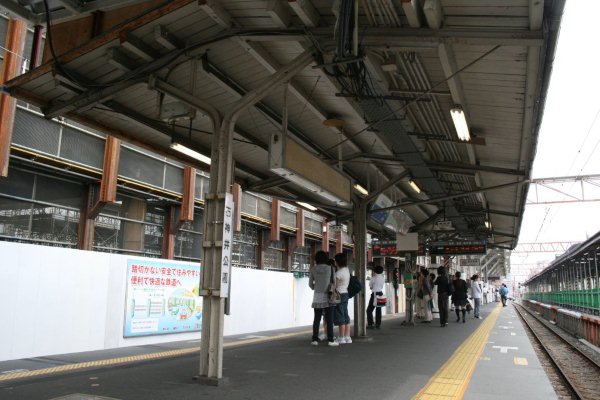 西武鉄道池袋線【石神井公園駅】ホーム上屋古レール架構