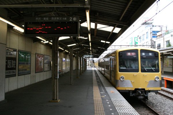 西武鉄道池袋線【椎名町駅】ホーム上屋古レール全景