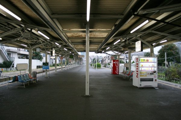 西武鉄道豊島線【豊島園駅】ホーム上屋古レール全景