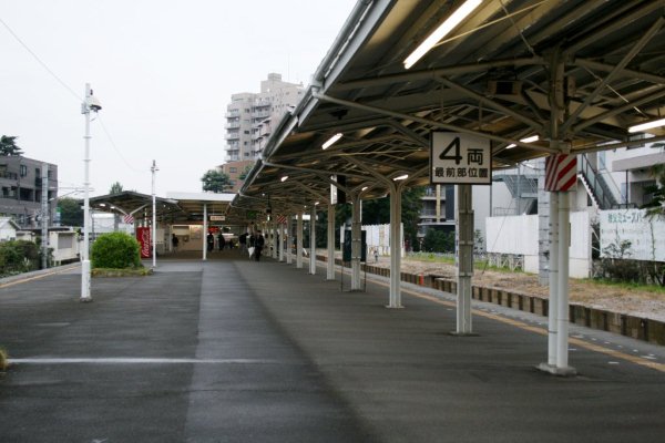 西武鉄道豊島線【豊島園駅】ホーム上屋古レール全景