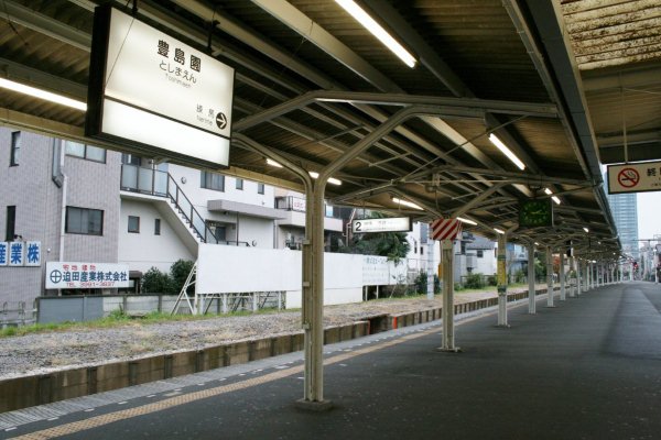 西武鉄道豊島線【豊島園駅】ホーム上屋古レール架構