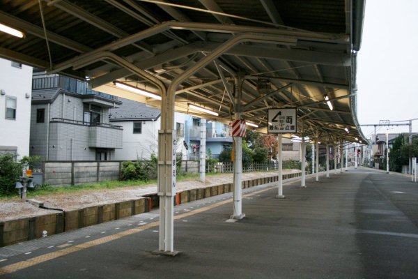 西武鉄道豊島線【豊島園駅】ホーム上屋古レール架構