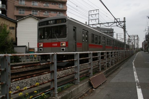 東京急行電鉄東急多摩川線【武蔵新田～矢口渡】古レール全景(鉄道敷地柵)