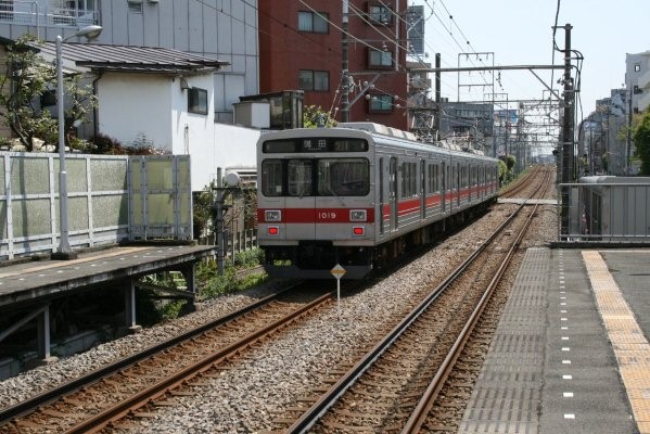 東京急行電鉄東急多摩川線【武蔵新田駅】古レール全景(ホーム下部構造)