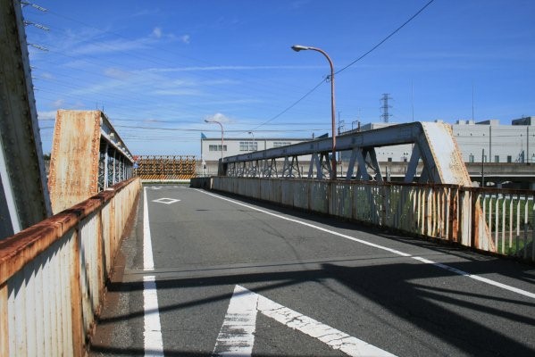 JR 東日本旧新鶴見操車場構内【江ヶ崎跨線橋】ポニーワーレントラス全景