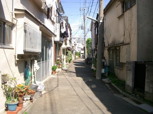 東京急行電鉄東急多摩川線旧線【矢口渡～蒲田】旧線跡地に建つ住宅