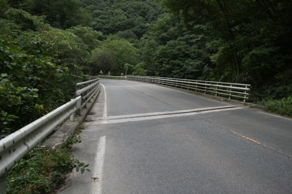 国道 106 号線旧道【天滝橋付近】上天滝橋を盛岡方面に望む