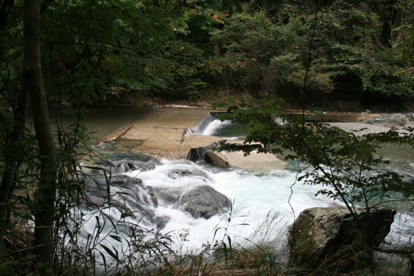 国道 106 号旧道【川目トンネル付近】盛岡方分岐付近簗川取水堰