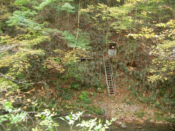 国道 106 号【簗川ダム建設予定地】地質調査作業桟道及び櫓